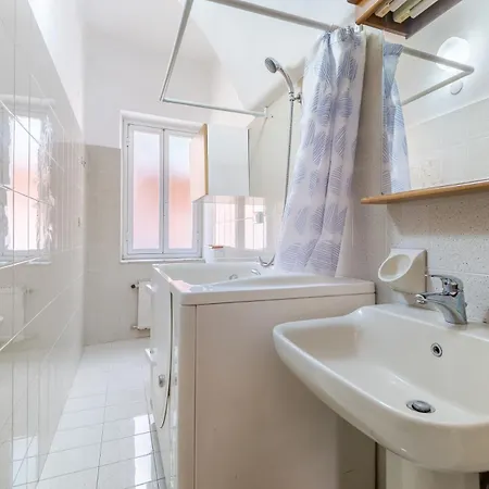 Hostdomus-finalmarina 菲纳莱利古雷