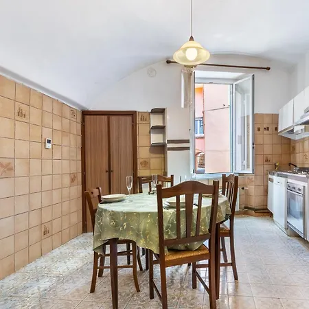 Hostdomus-finalmarina アパート *